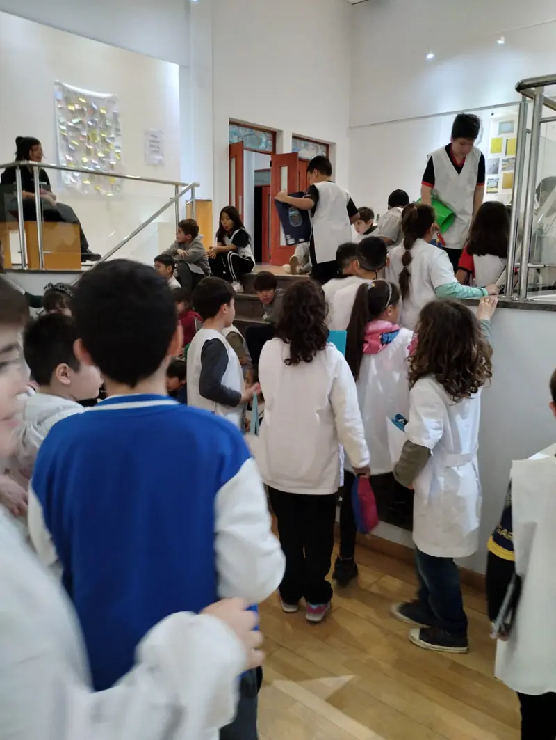 Visita escolar a la muestra Cotidiano Urbano