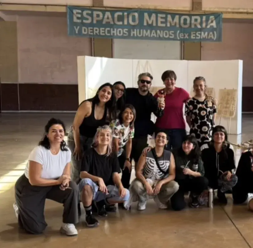 Estela Pacheco junto a otros artistas en el Espacio Memoria y Derechos Humanos (ex ESMA)