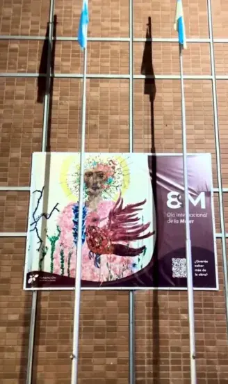 Existir en voz alta en una lona por el 8M, Día Internacional de la Mujer