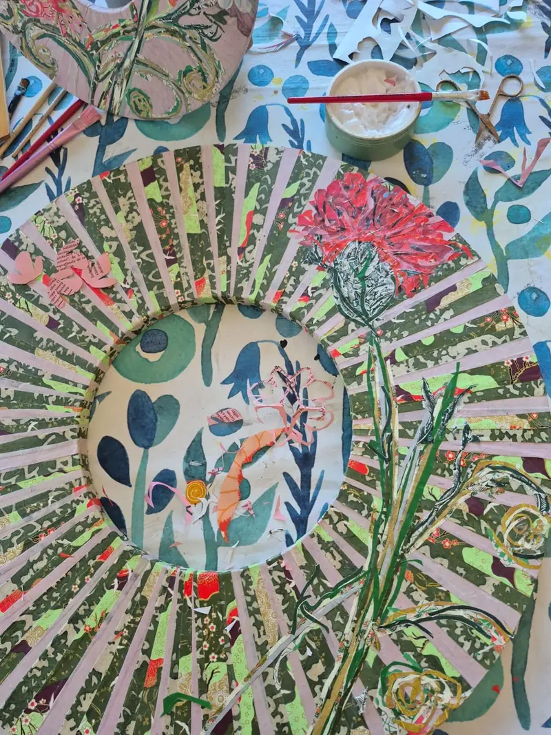 Espejos de Flores, encargo personalizado de Estela Pacheco: detalle del collage de flores y rayos — foto 6 de 7